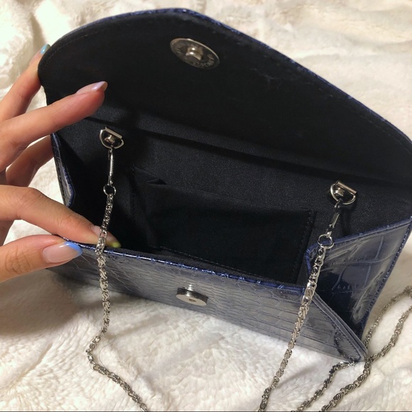 F21 Blue Reptile Clutch - Picture 3 of 3